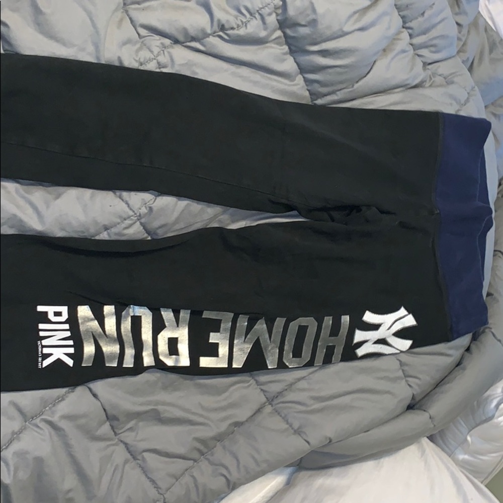 PINK Cropped Yankee Leggings